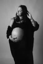 mélange de photographies de femmes réalisées en studio photo - photographies expressives et émotionnelles - studio photo haut de gamme à lyon - Emilie Minary studio 