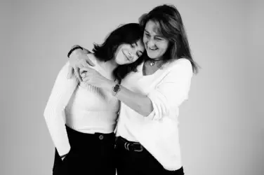 mélange de photographies de femmes réalisées en studio photo - photographies expressives et émotionnelles - studio photo haut de gamme à lyon - Emilie Minary studio 