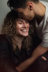 mélange de photographies de femmes réalisées en studio photo - photographies expressives et émotionnelles - studio photo haut de gamme à lyon - Emilie Minary studio 