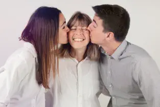 mélange de photographies de femmes réalisées en studio photo - photographies expressives et émotionnelles - studio photo haut de gamme à lyon - Emilie Minary studio 