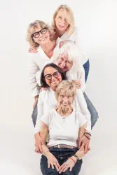 mélange de photographies de femmes réalisées en studio photo - photographies expressives et émotionnelles - studio photo haut de gamme à lyon - Emilie Minary studio 