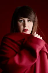 mélange de photographies de femmes réalisées en studio photo - photographies expressives et émotionnelles - studio photo haut de gamme à lyon - Emilie Minary studio 