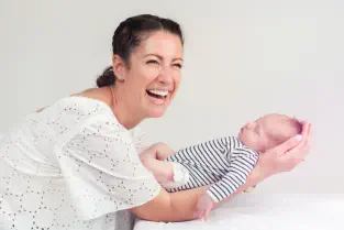 mélange de photographies de femmes réalisées en studio photo - photographies expressives et émotionnelles - studio photo haut de gamme à lyon - Emilie Minary studio 