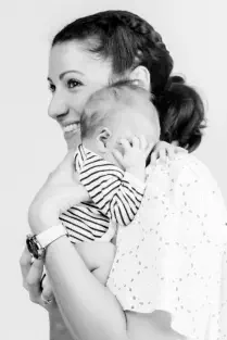 mélange de photographies de femmes réalisées en studio photo - photographies expressives et émotionnelles - studio photo haut de gamme à lyon - Emilie Minary studio 