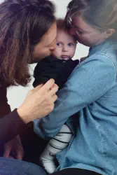 mélange de photographies de femmes réalisées en studio photo - photographies expressives et émotionnelles - studio photo haut de gamme à lyon - Emilie Minary studio 