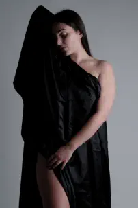 grille d'images de femmes photographiées en studio photo sur le thème de la confiance en soi - image de soi- photo self love- photo estime de soi