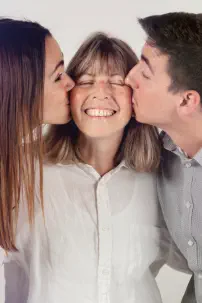 mélange de photographies en studio - portrait de famille spontané - grossesse - couple - famille 