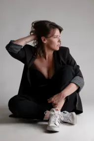 mélange de photographies réalisées en studio photo à lyon - Portrait professionnel femme entrepreneuse – studio photo branding Lyon - image de marque personnelle - Book portrait femme artiste 