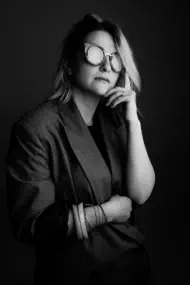 mélange de photographies réalisées en studio photo à lyon - Portrait professionnel femme entrepreneuse – studio photo branding Lyon - image de marque personnelle - Book portrait femme artiste 