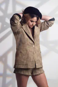 mélanges de photographies de femmes réalisées en studio photo à Lyon - Book modèle - portrait artistique noir et blanc - Portrait éditorial femme posture mode – séance book comédienne - photographie d’art studio Lyon 