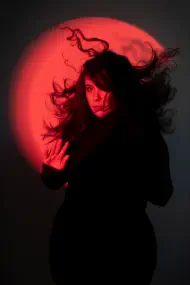 mélanges de photographies de femmes réalisées en studio photo à Lyon - Book modèle - portrait artistique noir et blanc - Portrait éditorial femme posture mode – séance book comédienne - photographie d’art studio Lyon 